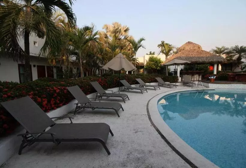 ホテル Villa Blanca Suites