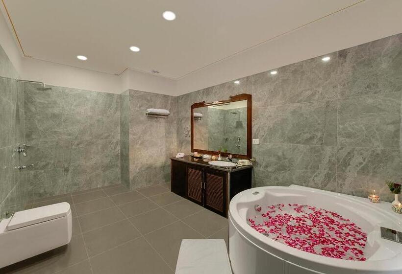 אתר נופש The Jai Bagh Palace