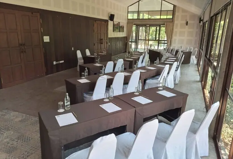 Bansaeo Garden And Resort