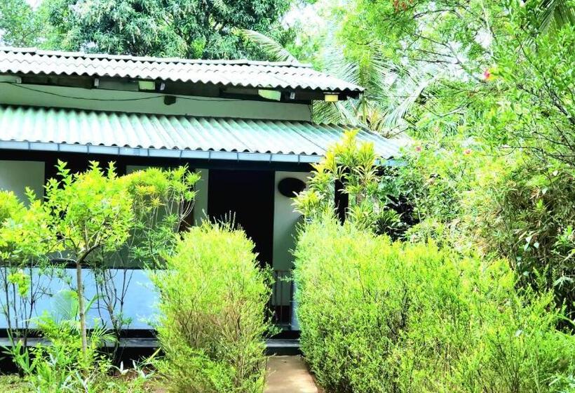 Bed and Breakfast Lakmal Homestay ,10 Minutes To Sigiriya Rock