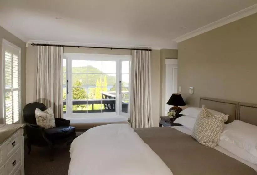 تختخواب و صبحانه Ngamihi Lodge