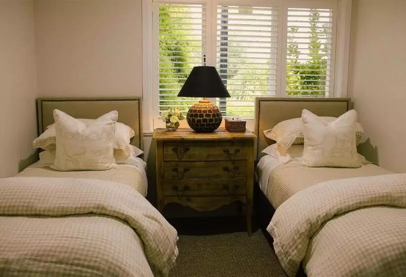 تختخواب و صبحانه Ngamihi Lodge
