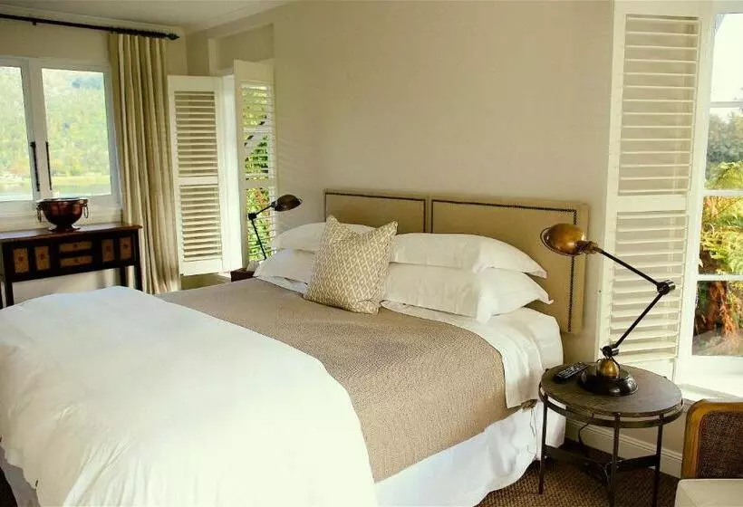تختخواب و صبحانه Ngamihi Lodge