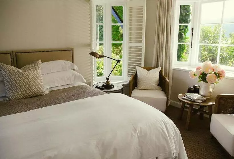 تختخواب و صبحانه Ngamihi Lodge