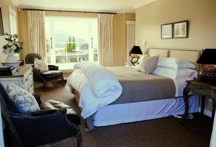 تختخواب و صبحانه Ngamihi Lodge