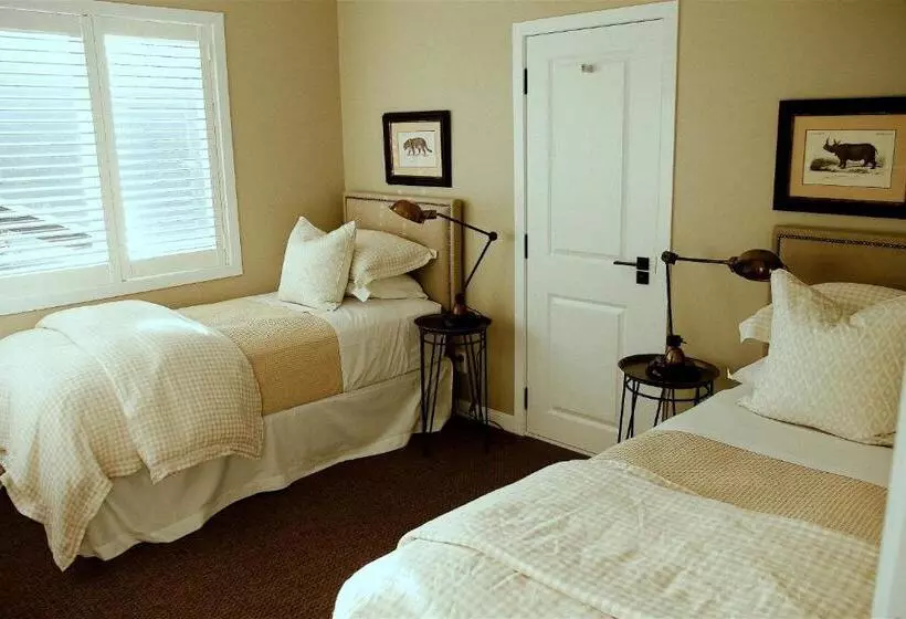 تختخواب و صبحانه Ngamihi Lodge