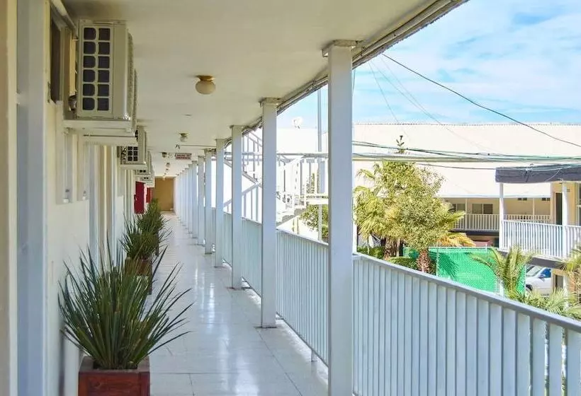 هتل Del Alba Inn & Suites