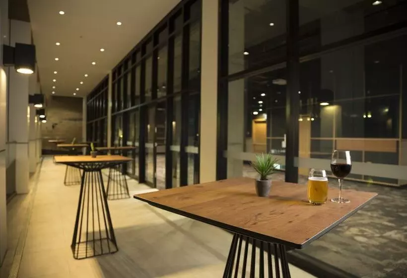 ホテル Holiday Inn Express Adelaide City Centre, An Ihg