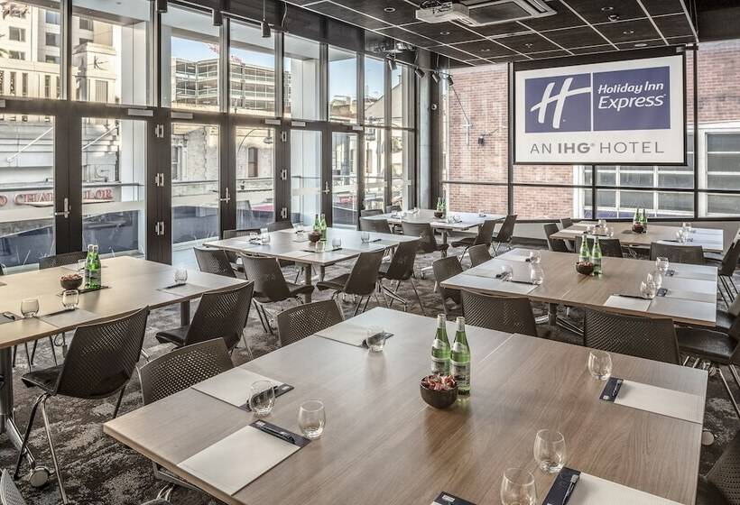 ホテル Holiday Inn Express Adelaide City Centre, An Ihg