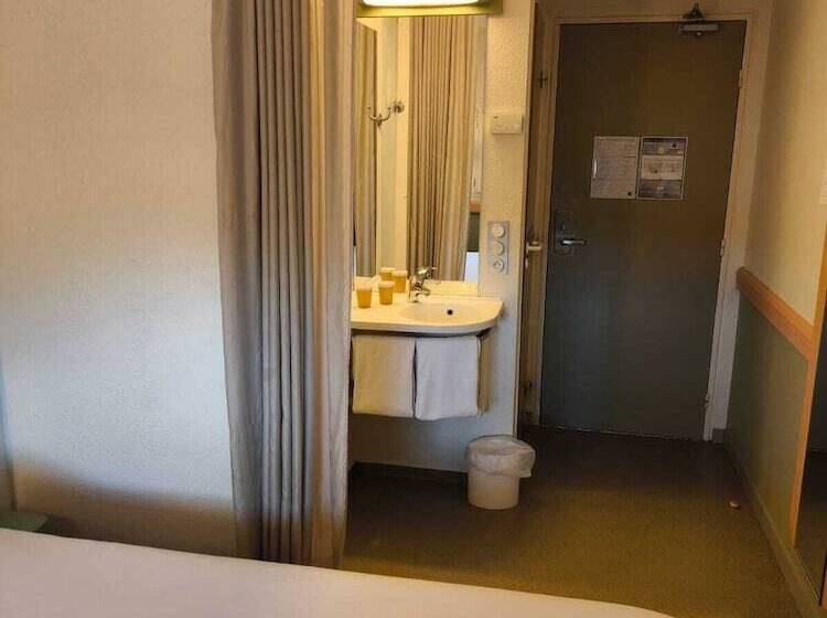 בית מלון כפרי Ibis Budget Lons Le Saunier