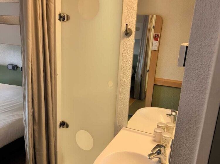 Отель Ibis Budget Lons Le Saunier