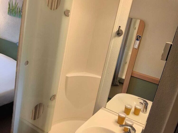 Отель Ibis Budget Lons Le Saunier