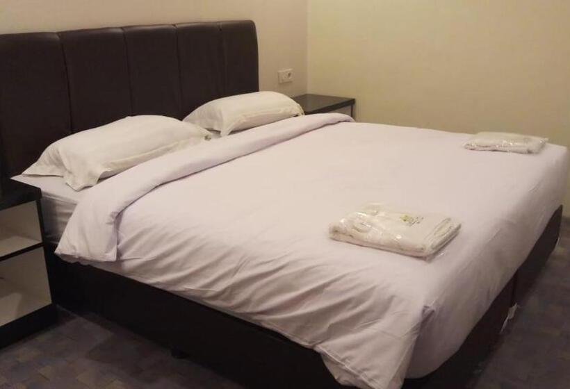 Отель Puncak Budget