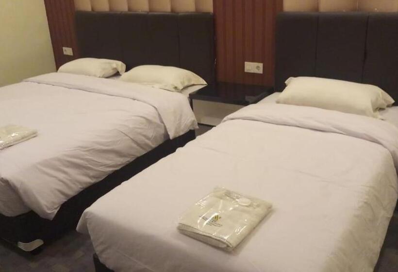 Отель Puncak Budget