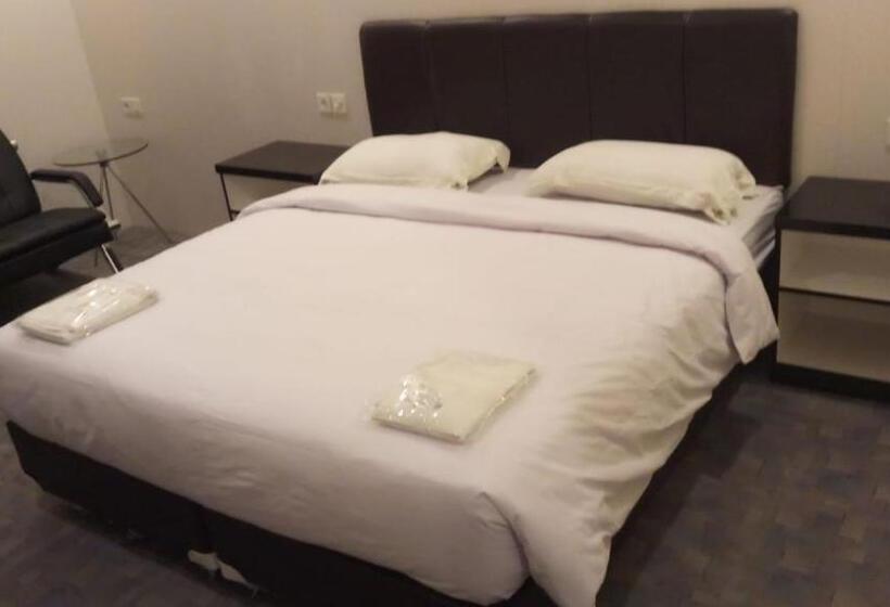 Отель Puncak Budget