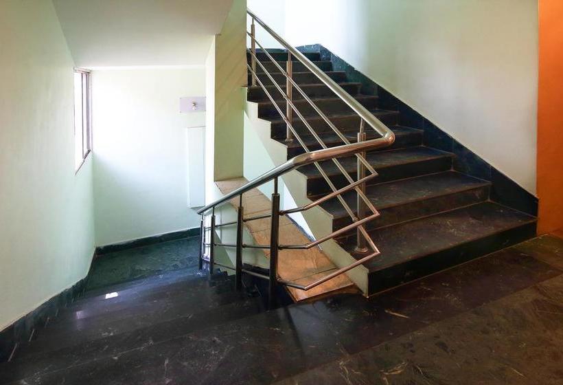 בית מלון כפרי Treebo Crystal Studio