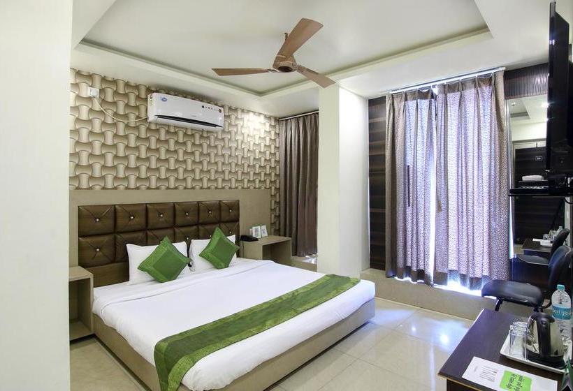 בית מלון כפרי Treebo Crystal Studio