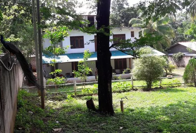 リゾートホテル Nature Park Udawalawe