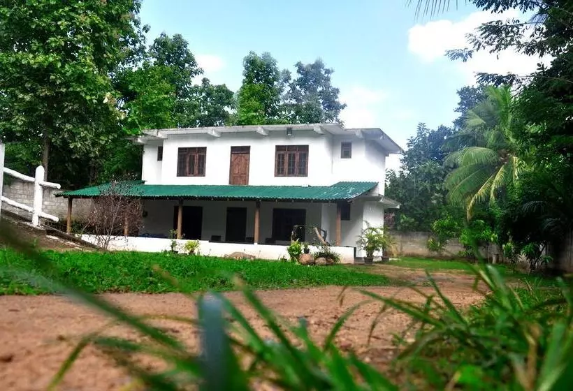 リゾートホテル Nature Park Udawalawe