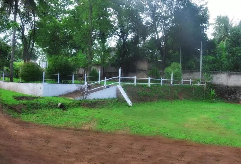リゾートホテル Nature Park Udawalawe