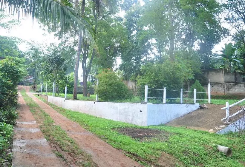 リゾートホテル Nature Park Udawalawe