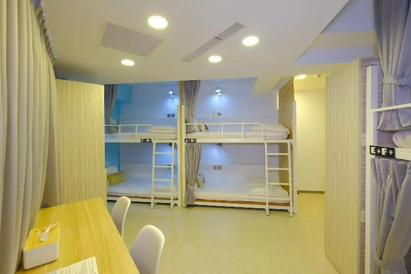 Flyinn Hostel