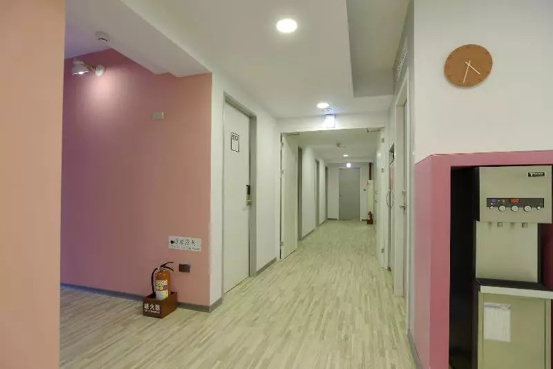 Flyinn Hostel