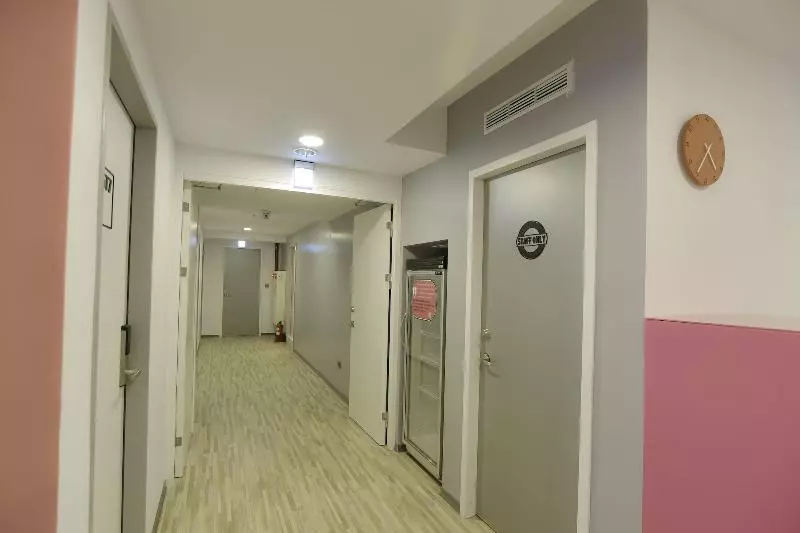 Flyinn Hostel