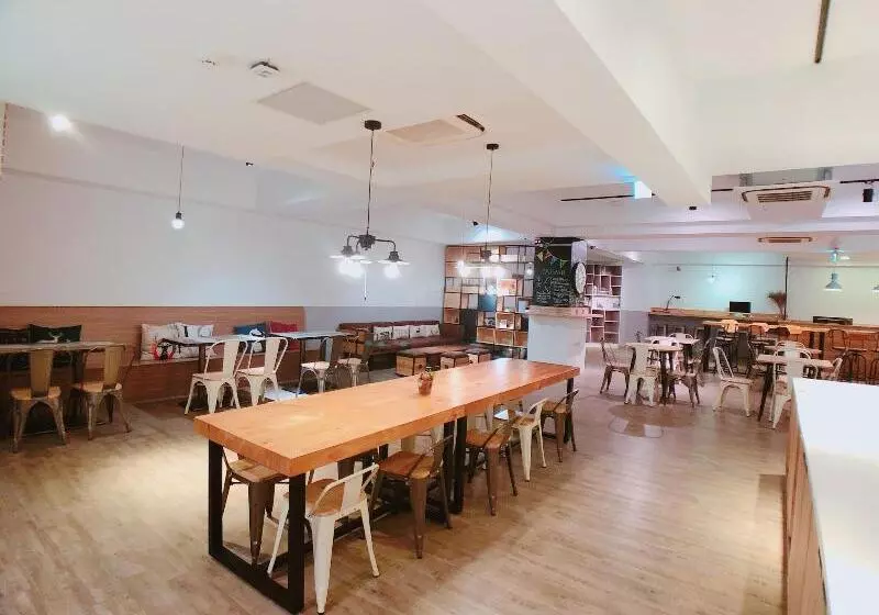 Flyinn Hostel