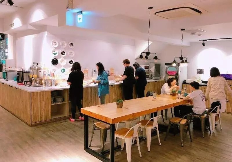Flyinn Hostel