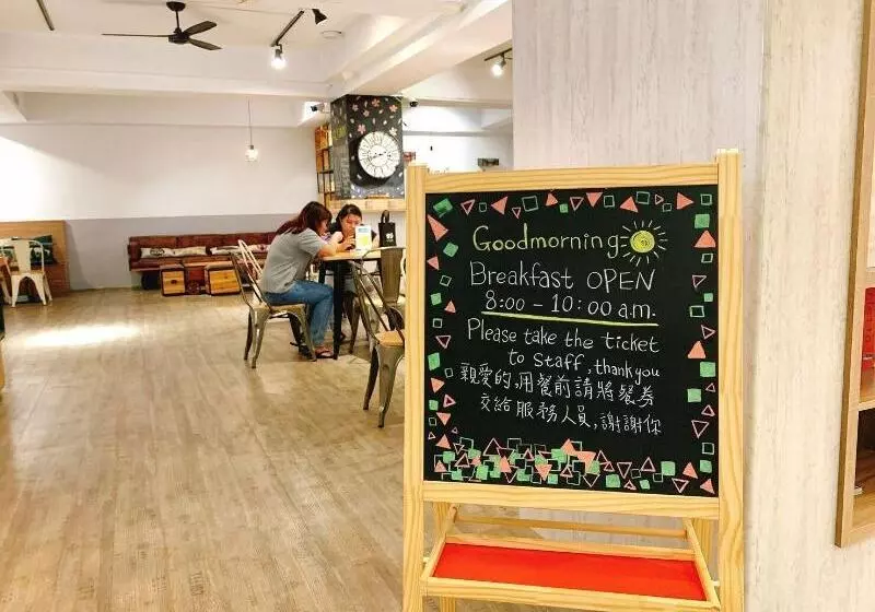 Flyinn Hostel