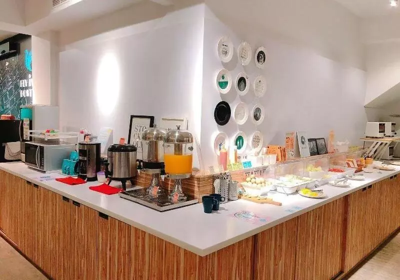 Flyinn Hostel