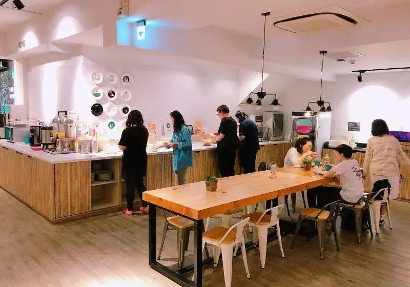 Flyinn Hostel