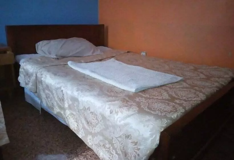 هتل Batian Grand