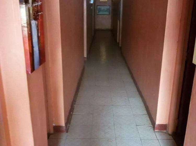 هتل Batian Grand