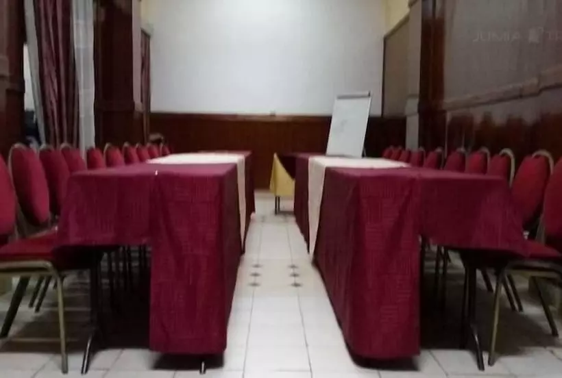 هتل Batian Grand