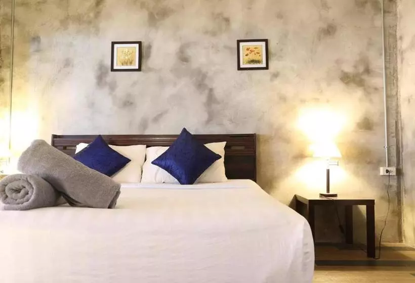 Hotelli Crescent Bay Resort