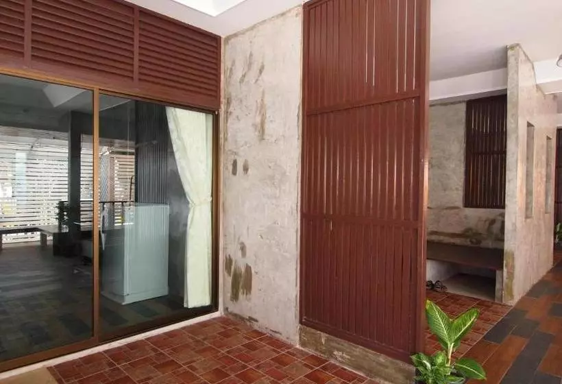 Hotelli Crescent Bay Resort