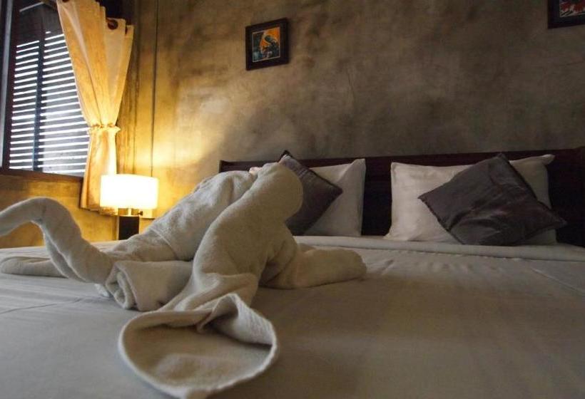 Hôtel Crescent Bay Resort