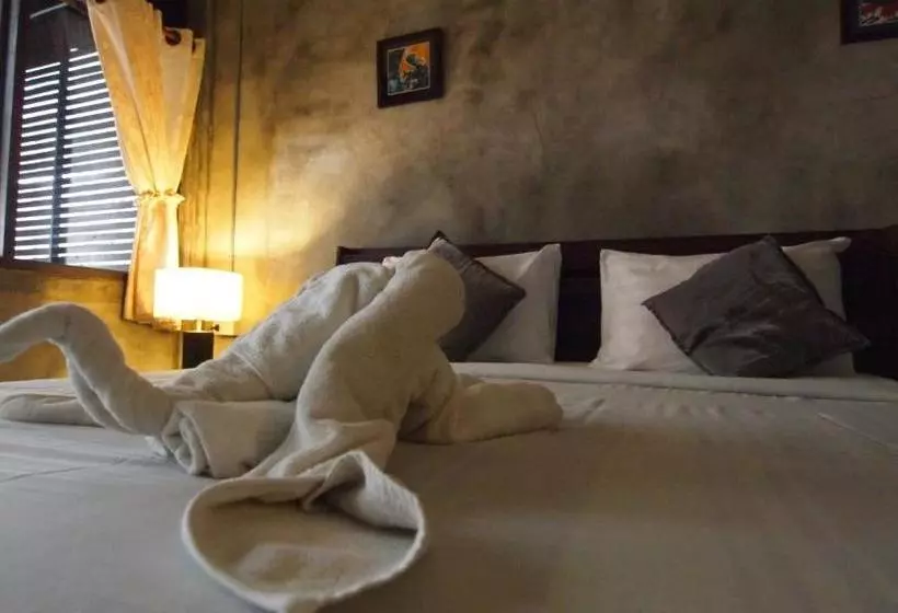 Hotelli Crescent Bay Resort
