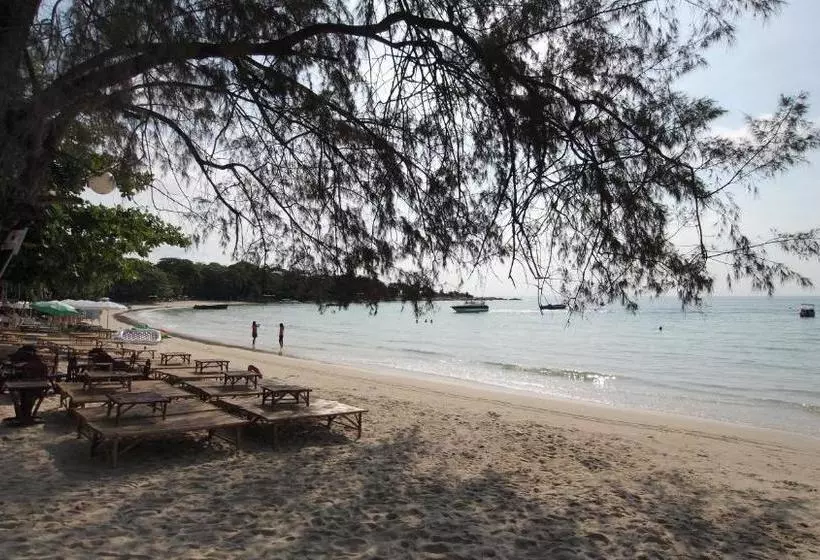 Hotelli Crescent Bay Resort