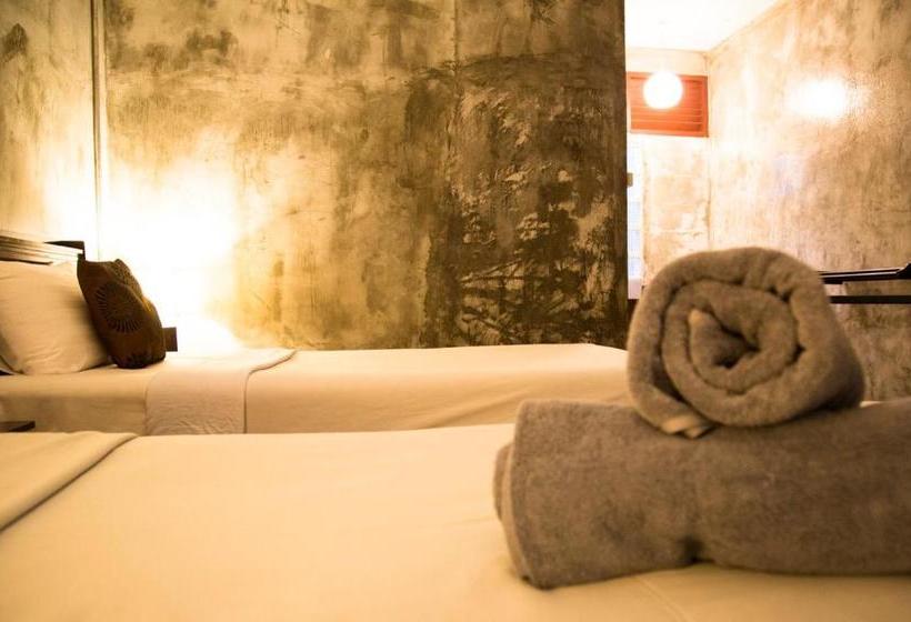 Hôtel Crescent Bay Resort