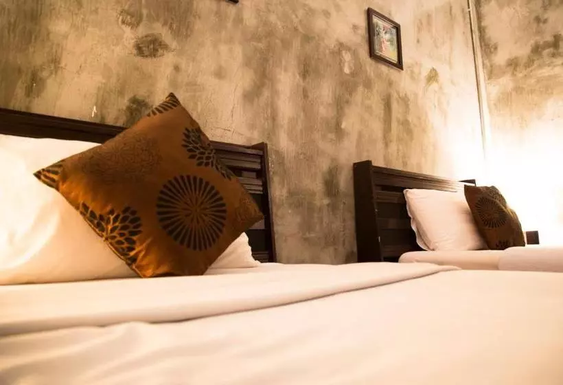 Hotelli Crescent Bay Resort