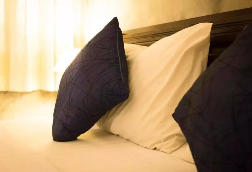 Hotelli Crescent Bay Resort