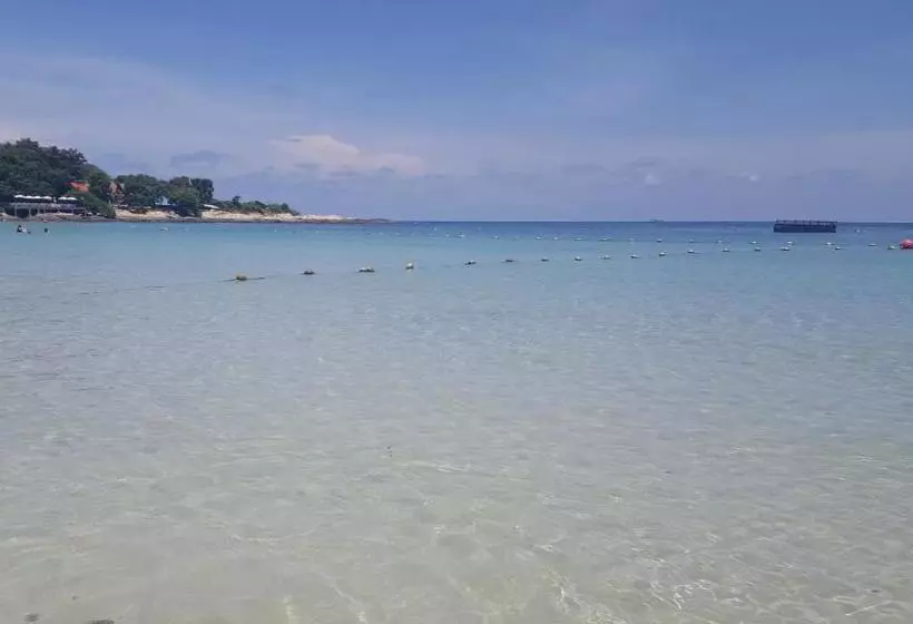 Hotelli Crescent Bay Resort