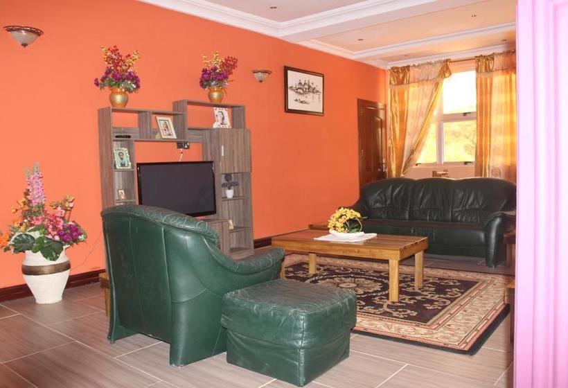 호텔 Oguaa Apartments & Lodging