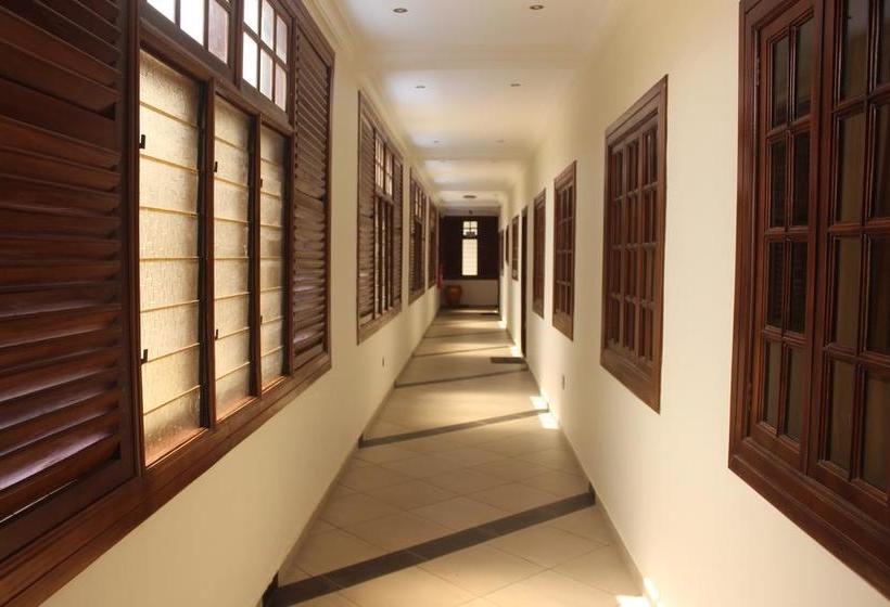 호텔 Oguaa Apartments & Lodging