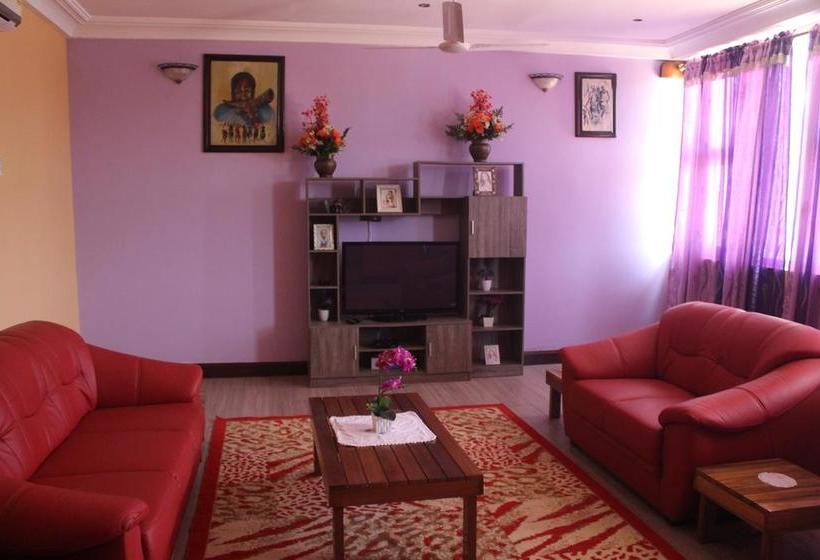 호텔 Oguaa Apartments & Lodging