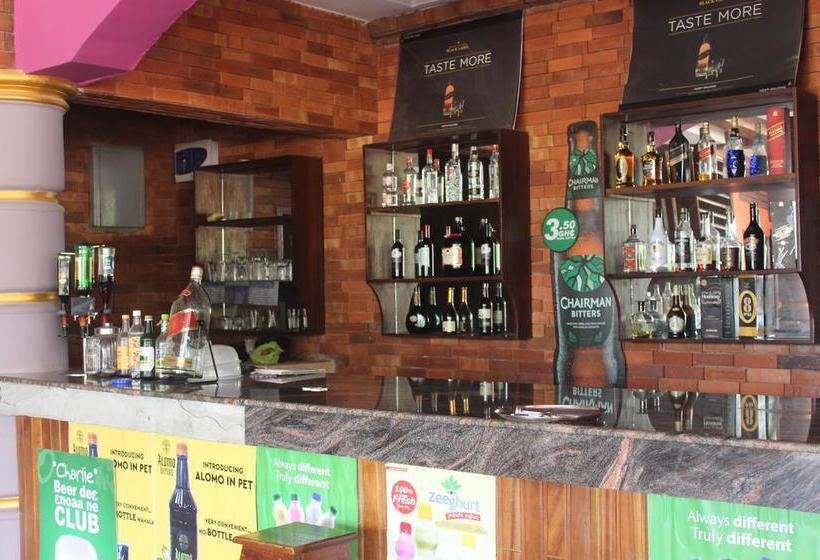 호텔 Oguaa Apartments & Lodging