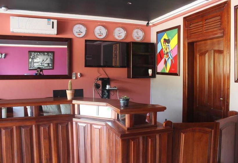 호텔 Oguaa Apartments & Lodging